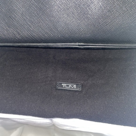 Tumi 16" Saffiano Leather Business Briefcase Commuter Messenger Bag Black Strap - Picture 3 of 16